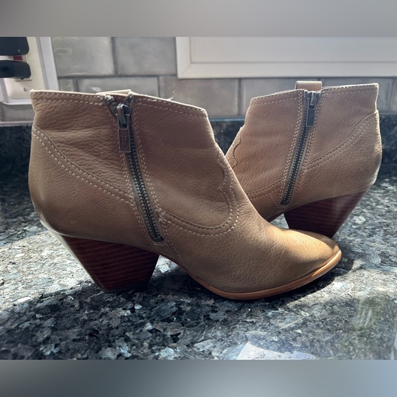 FRYE Reina Heeled Western Ankle  Bootie in Tan Ash Leather Women’s Size 6.5 - Picture 7 of 15